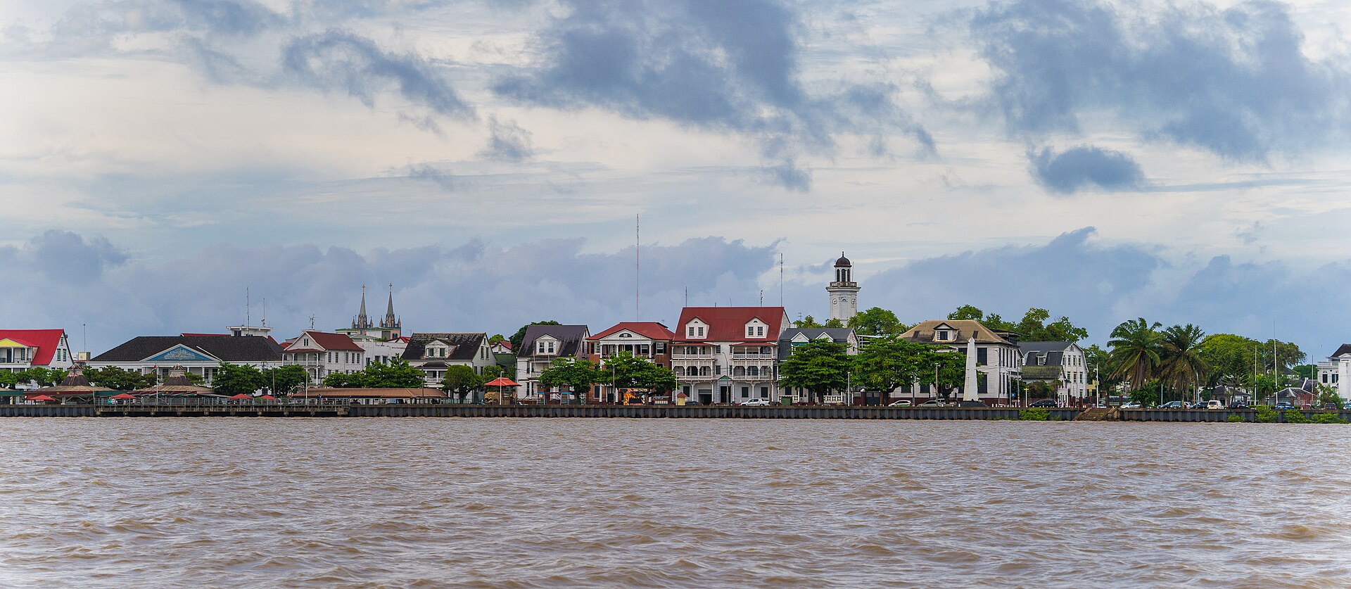 La Waterkant y los edificios históricos de Paramaribo